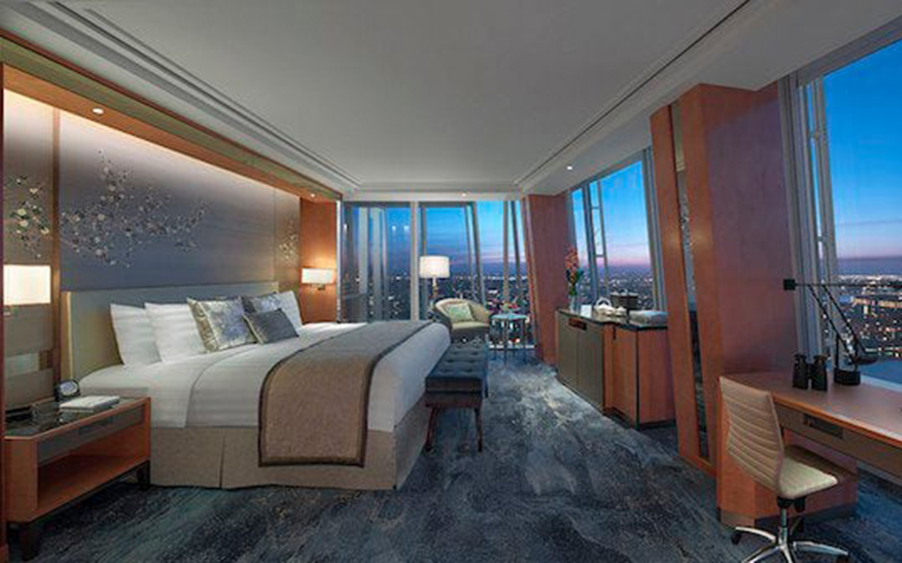 Deluxe-City-View-Room-Tower-Bridge-view-Shangri-La-Hotel-At-The-Shard-London-1