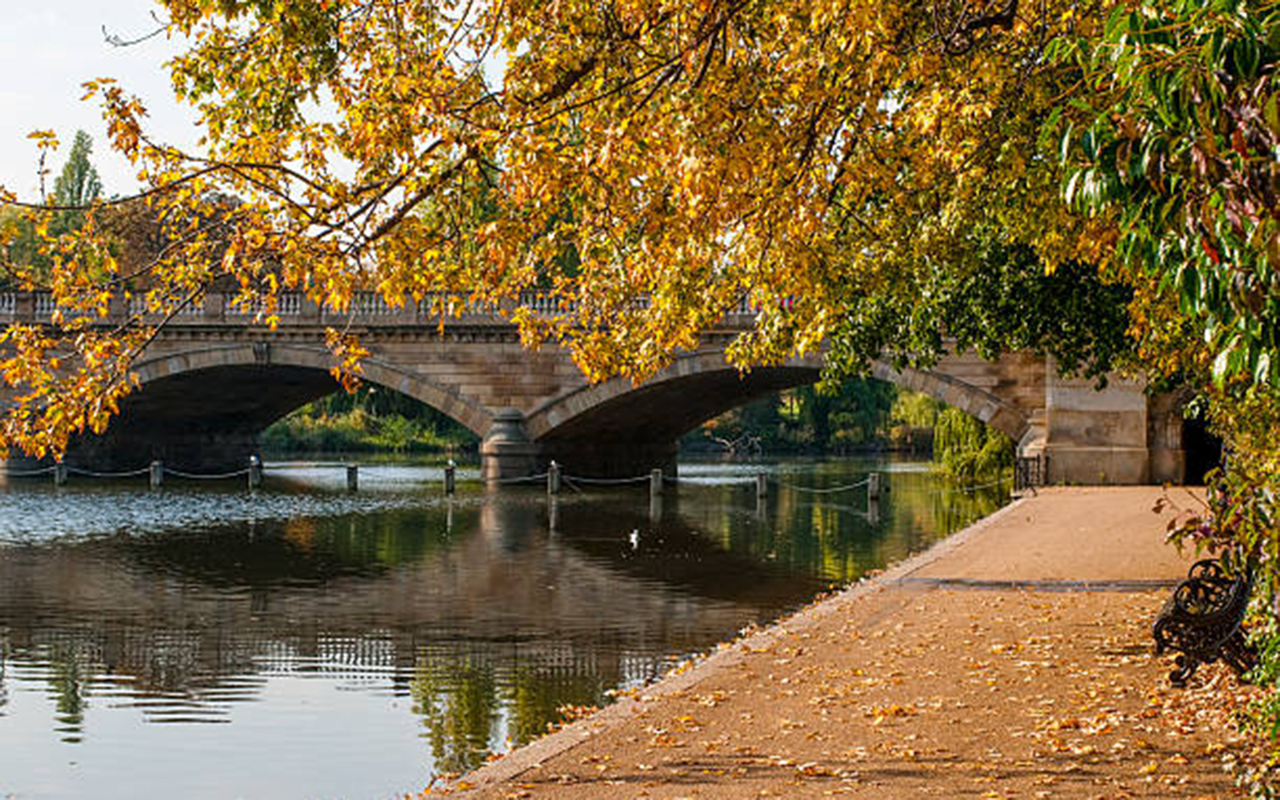 Serpentine bridge, Hyde Park, London, England, UK